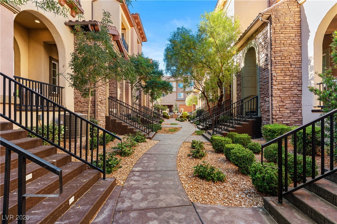 8 Via Vita Bella Property Photo 44