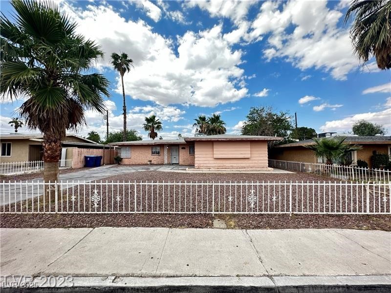 2013 Bracken Avenue Property Photo 1