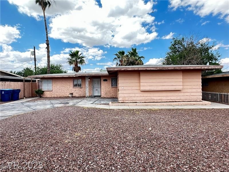2013 Bracken Avenue Property Photo 2