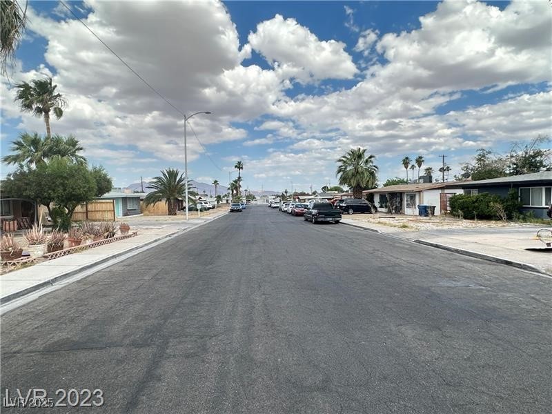 2013 Bracken Avenue Property Photo 3
