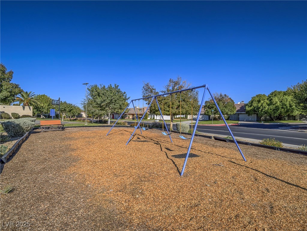3251 Southridge Avenue Property Photo 24