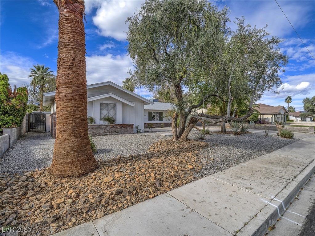1716 Chapman Drive Property Photo 3