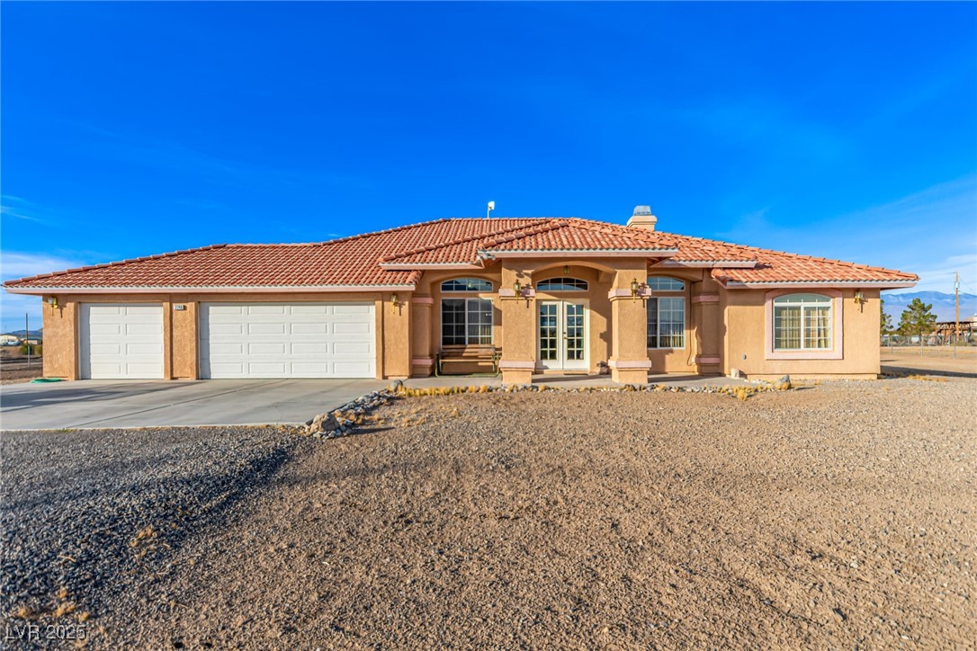 2740 West Gamebird Road Property Photo 1