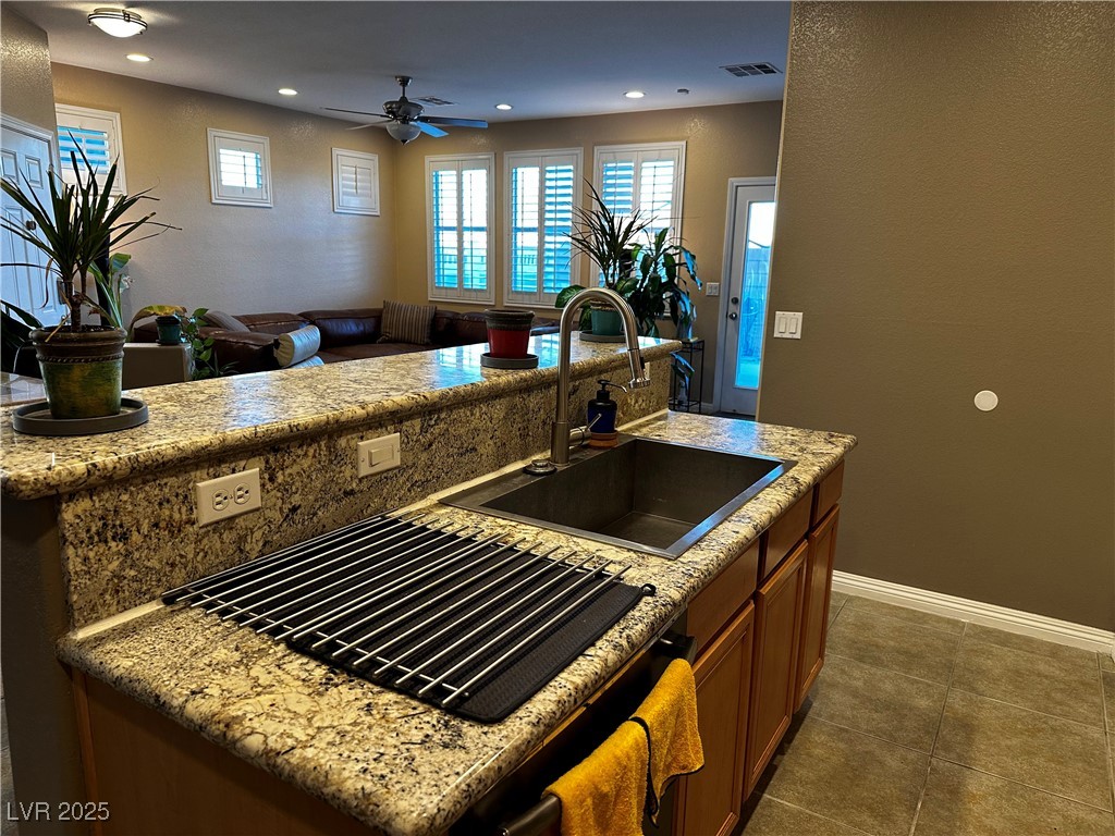 1004 Crescent Falls Street Property Photo 9