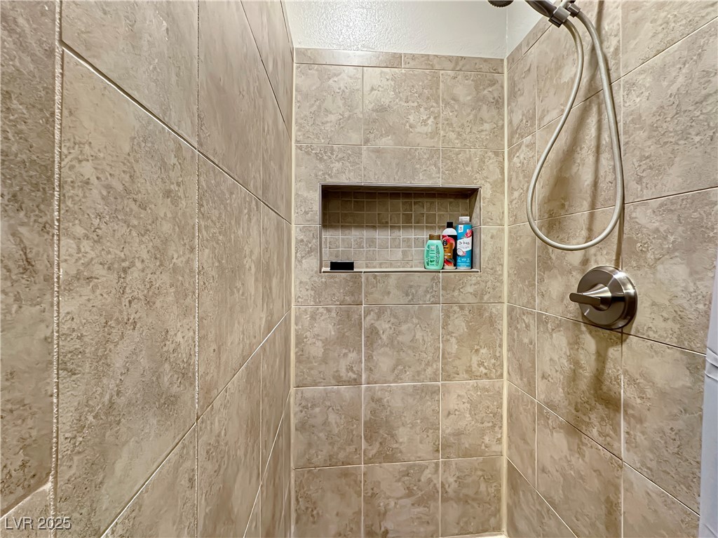 1004 Crescent Falls Street Property Photo 14