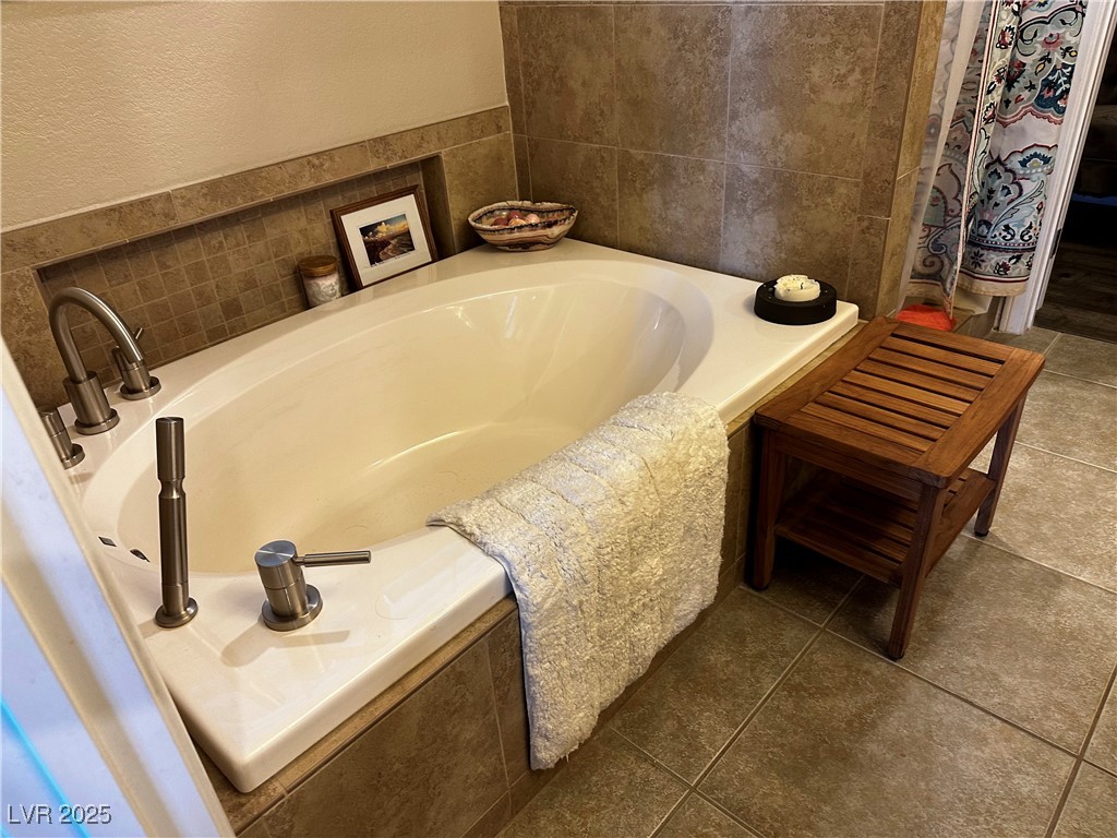 1004 Crescent Falls Street Property Photo 15