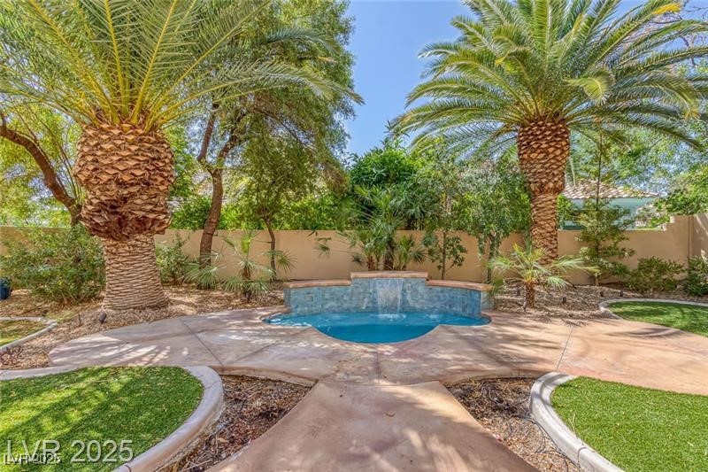 2735946 Property Photo 5