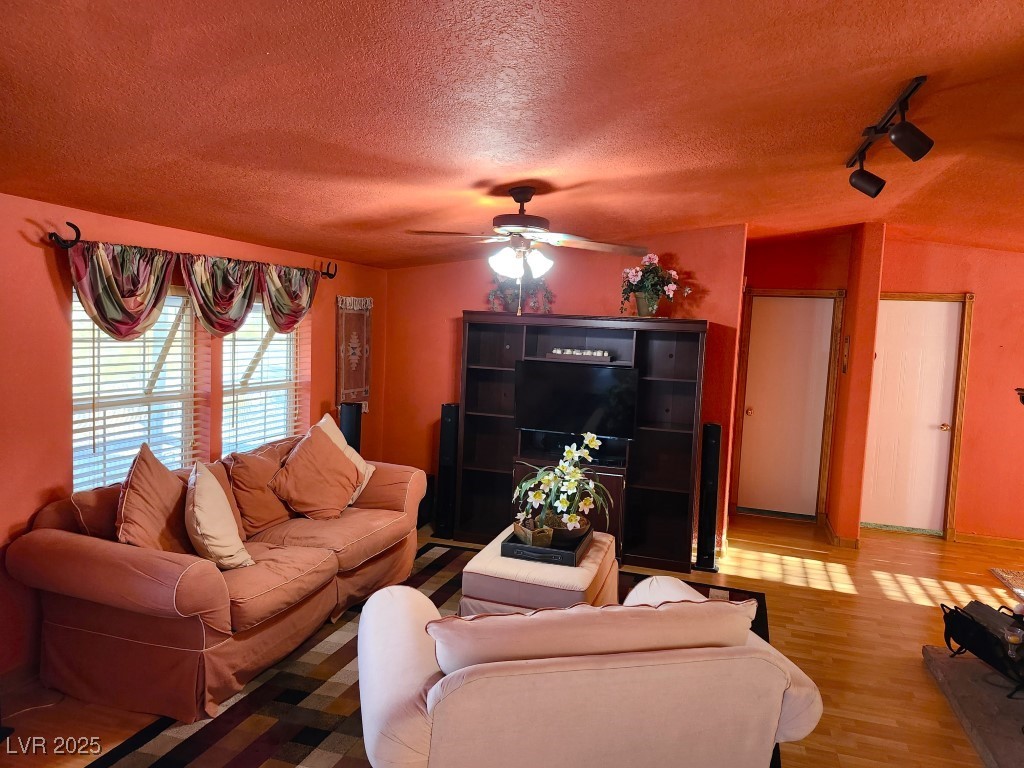 955 West Hobson Street Property Photo 4