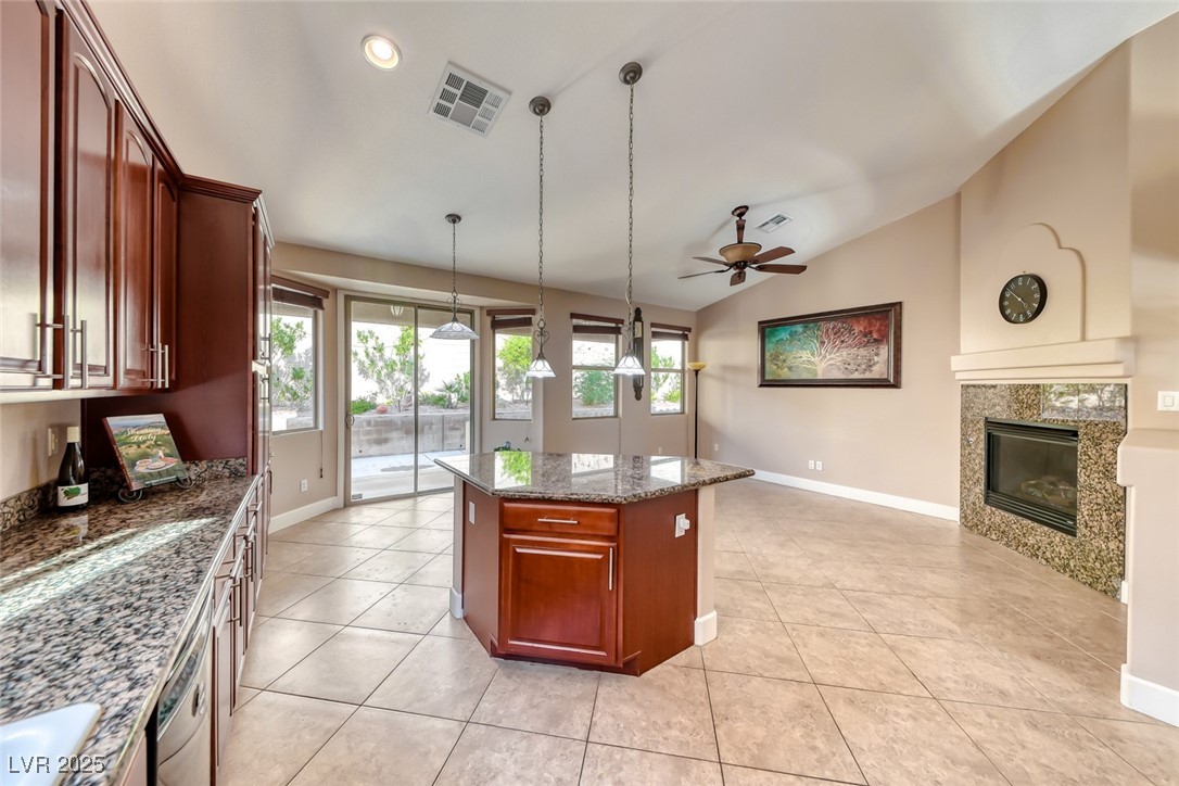 2764 Craigmillar Street Property Photo 8