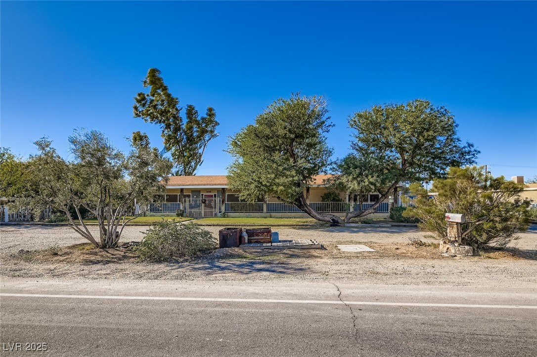 1233 Comstock Drive Property Photo 3