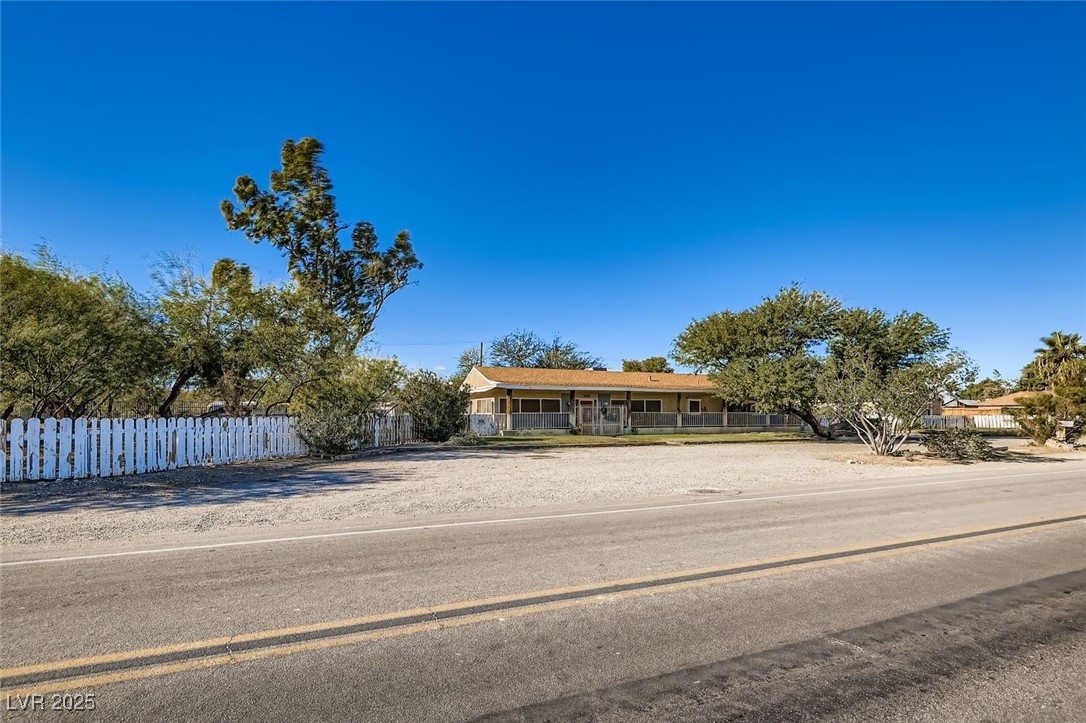 1233 Comstock Drive Property Photo 4