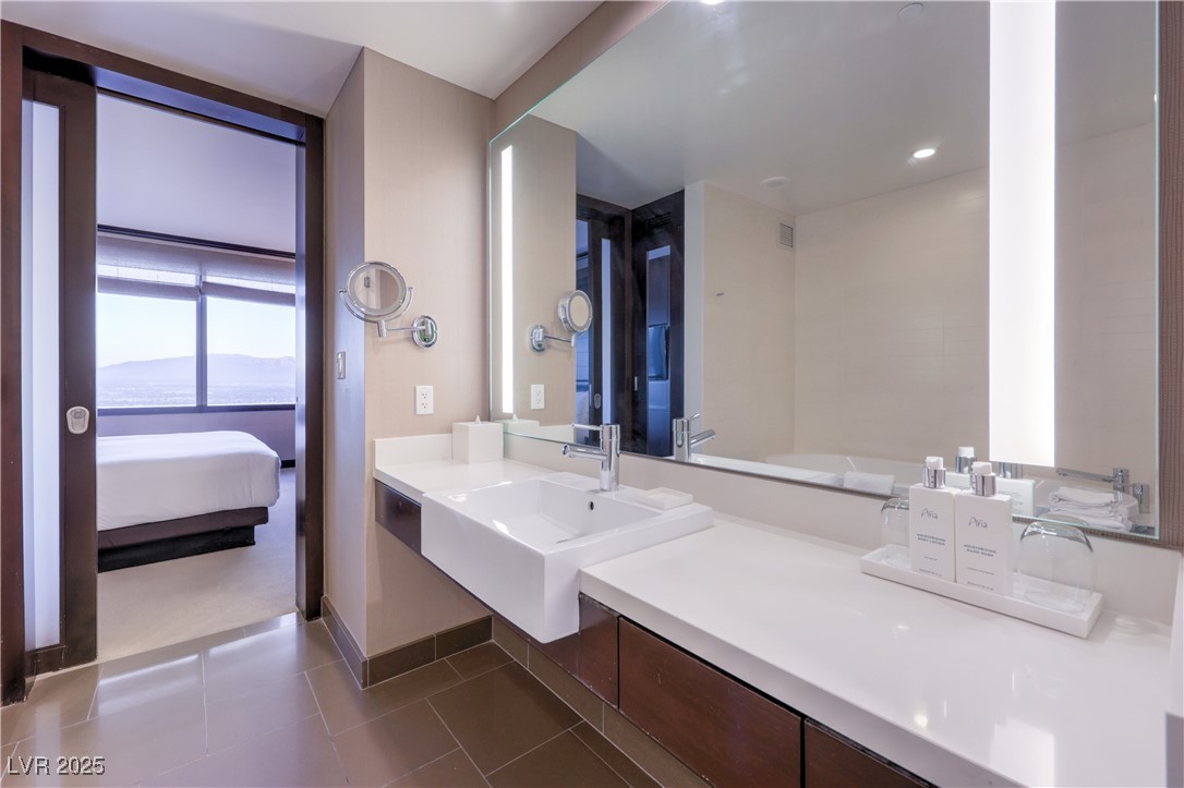 2600 West Harmon Avenue 53020 Property Photo 14