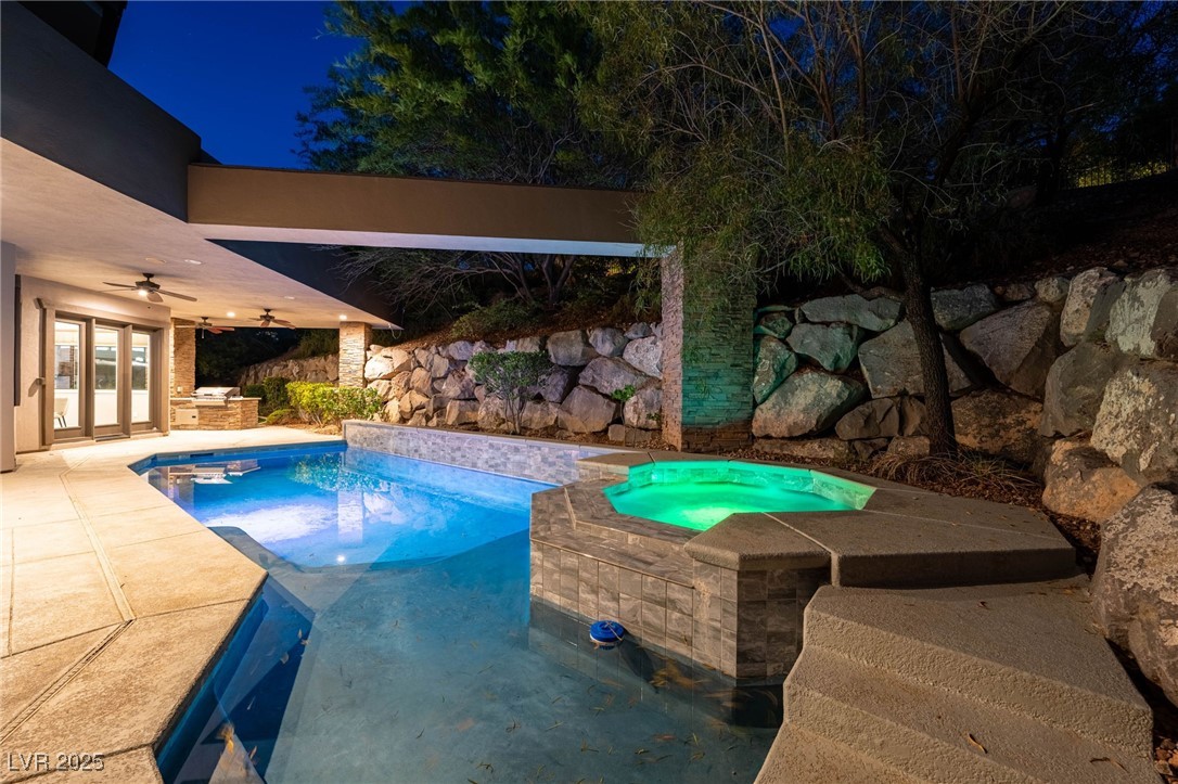 29 Soaring Bird Court Property Photo 3