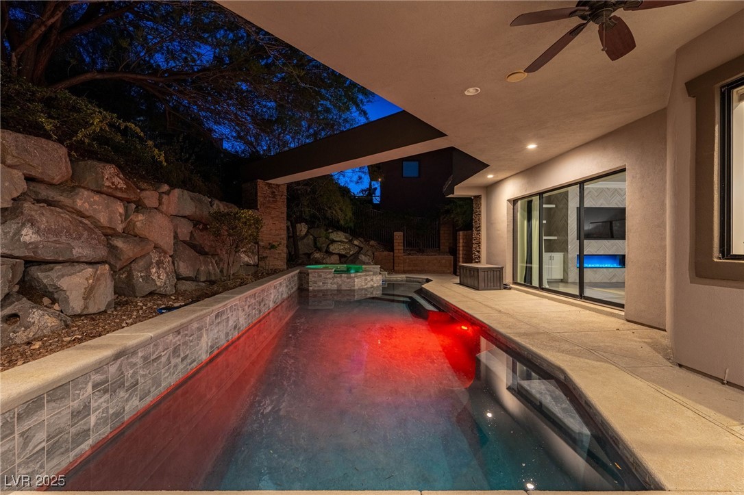 29 Soaring Bird Court Property Photo 4