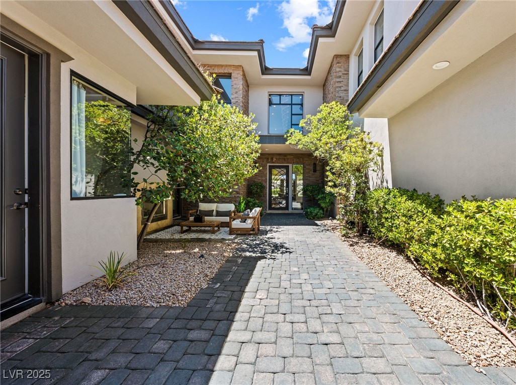 29 Soaring Bird Court Property Photo 7