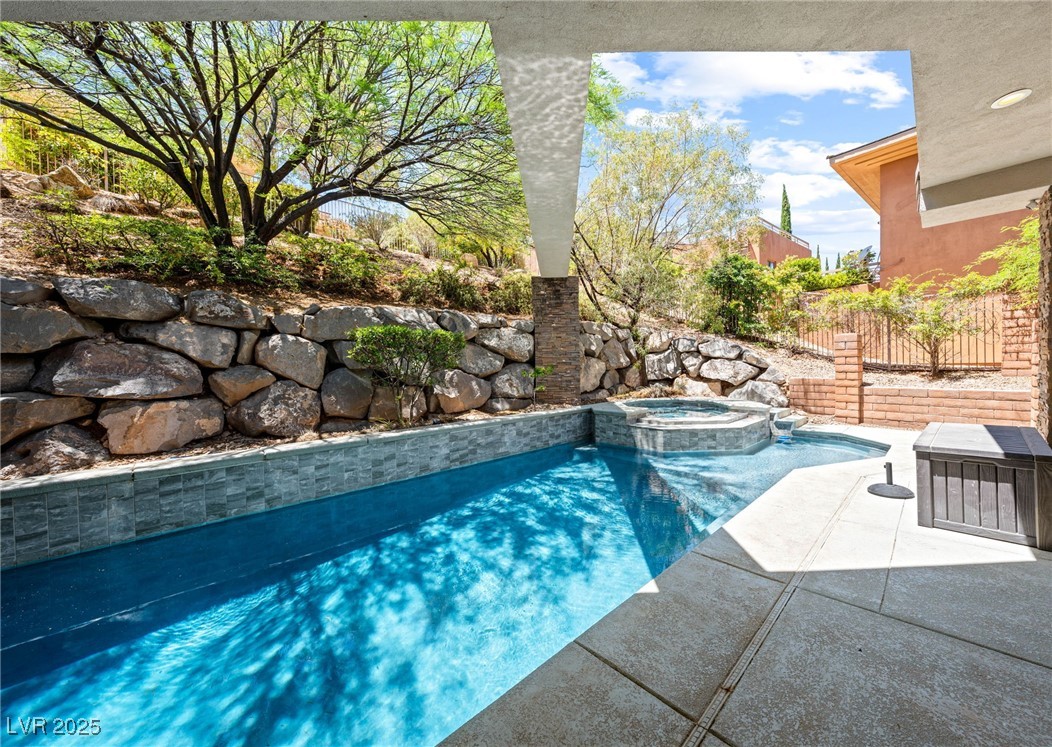 29 Soaring Bird Court Property Photo 95