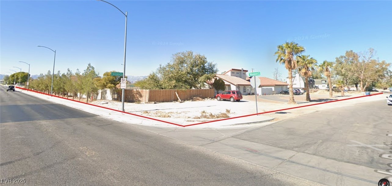 110 E. Windmill Lane Property Photo 6