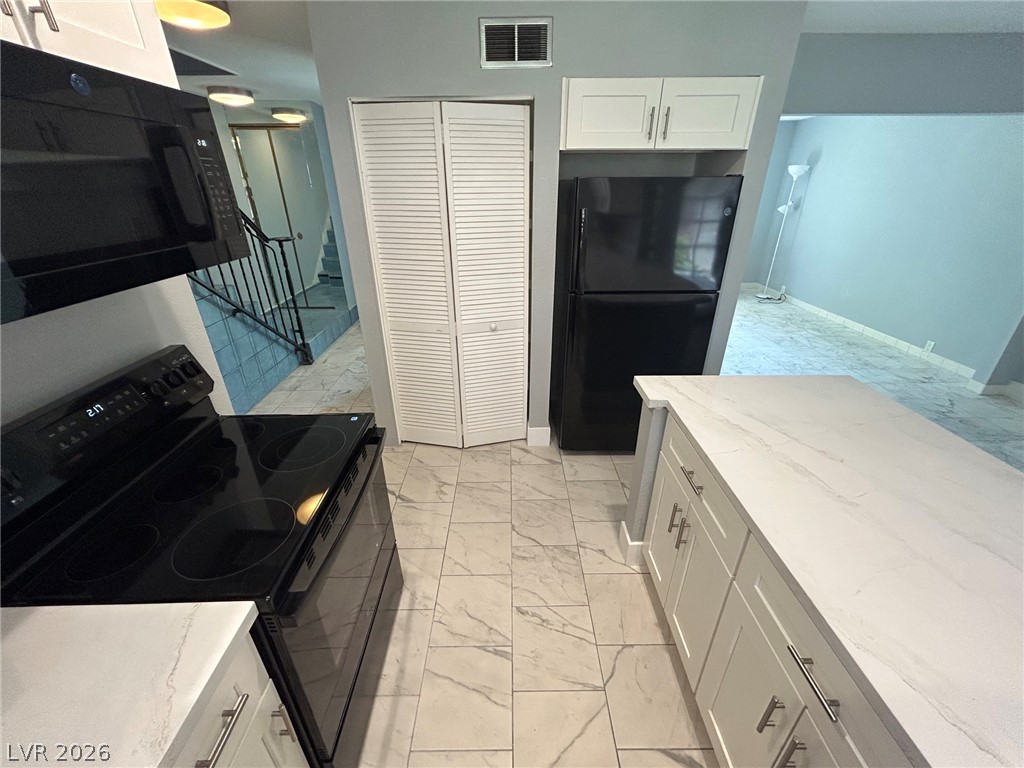 596 Tam O Shanter Property Photo 3