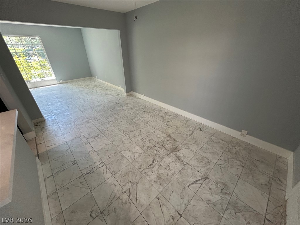 596 Tam O Shanter Property Photo 10