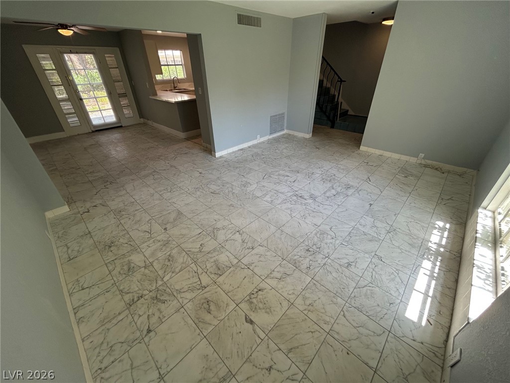 596 Tam O Shanter Property Photo 13