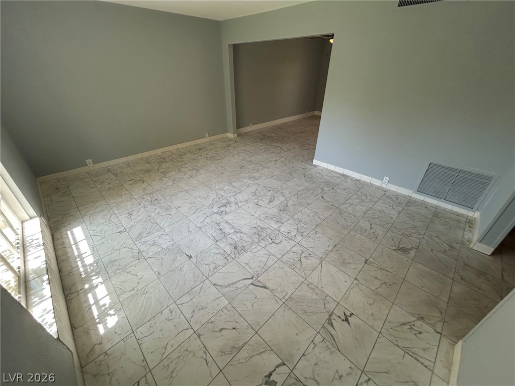 596 Tam O Shanter Property Photo 14