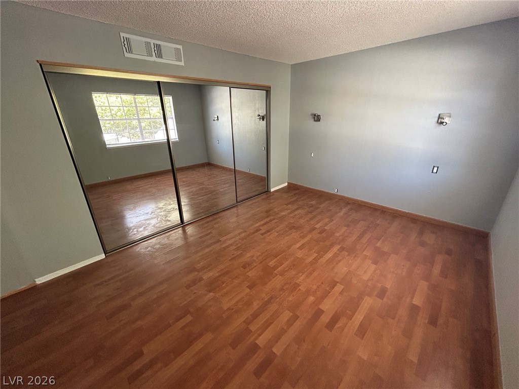 596 Tam O Shanter Property Photo 16