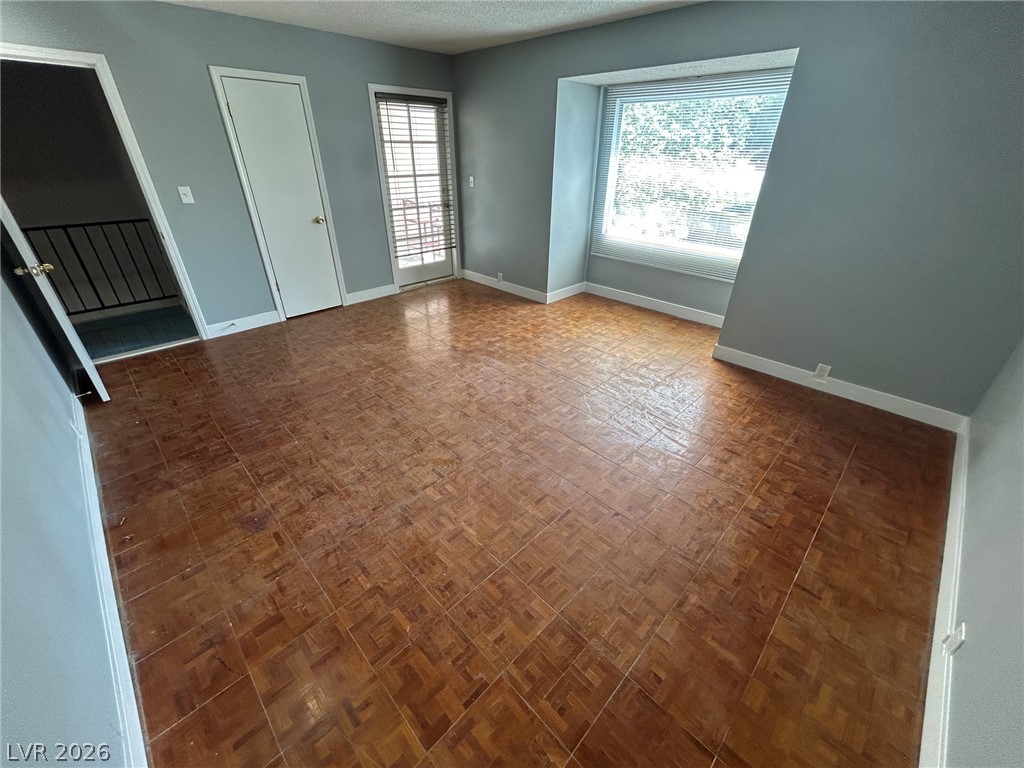 596 Tam O Shanter Property Photo 20