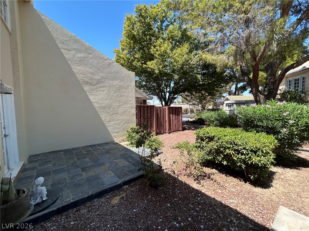 596 Tam O Shanter Property Photo 28