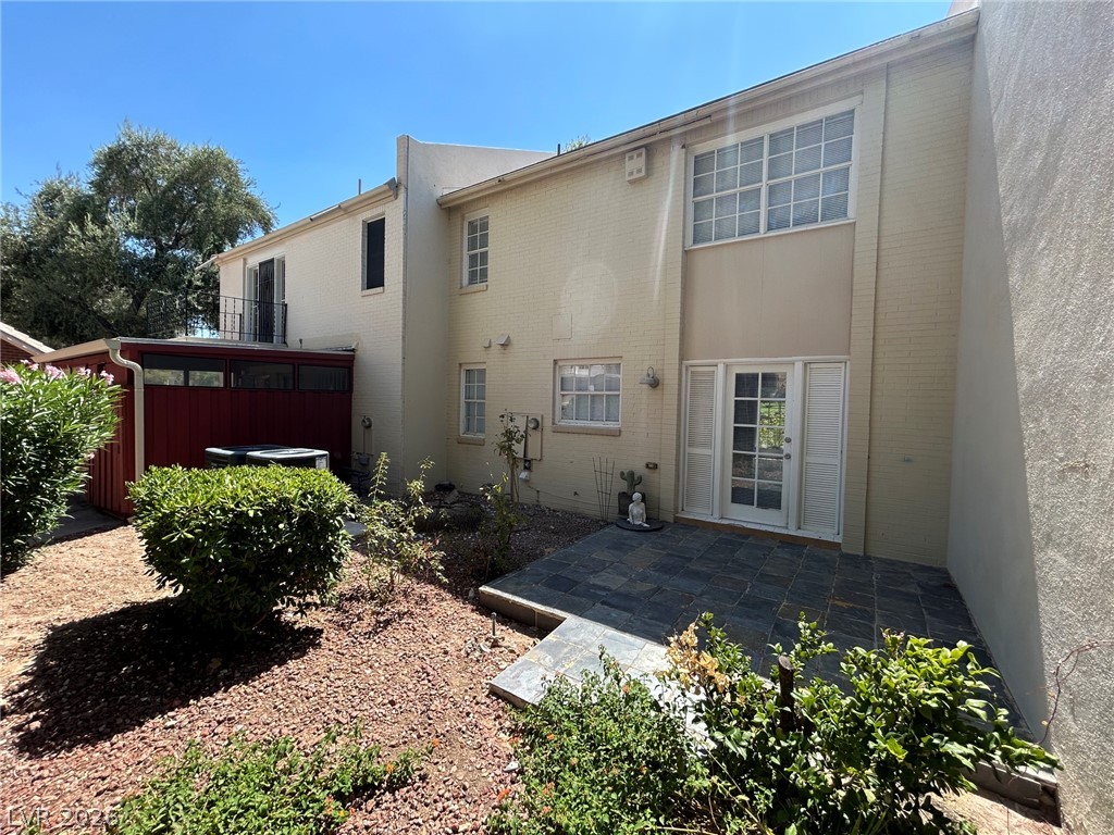 596 Tam O Shanter Property Photo 30