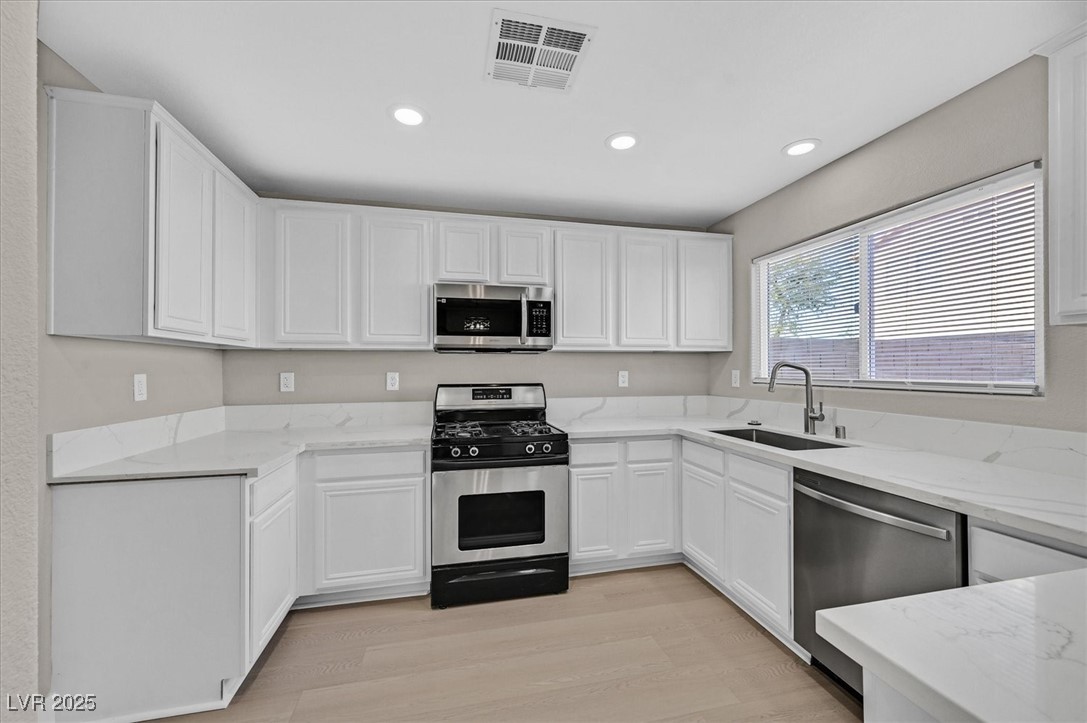 6486 Robusta Court Property Photo 4