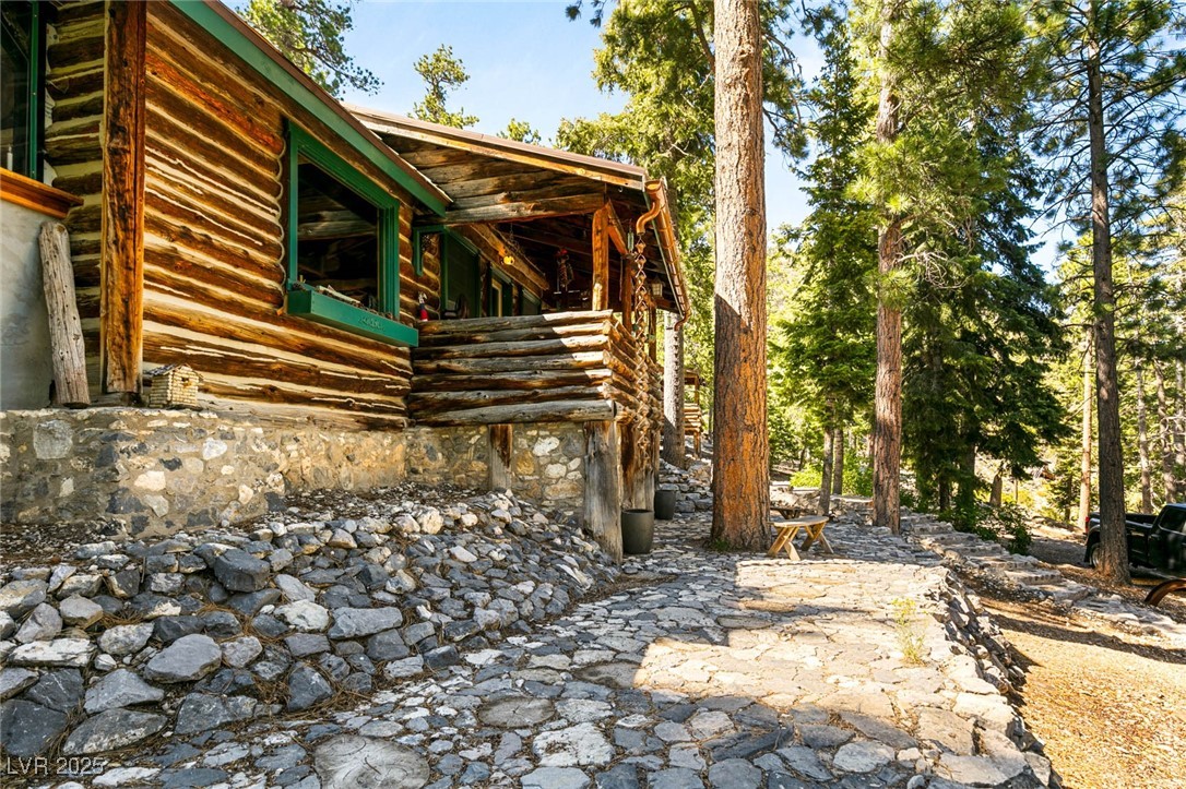 4075 Cougar Ridge Trail Property Photo 3