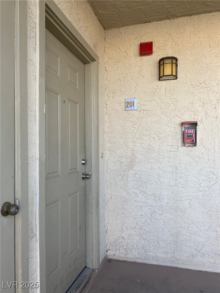 2004 Mesquite Lane 201 Property Photo 2