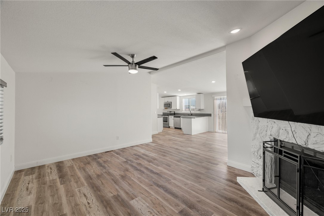1621 Windy Lane Property Photo 3