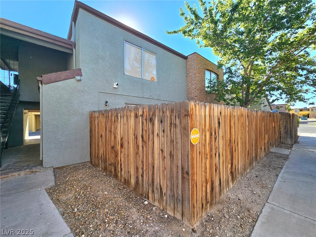 1460 Hialeah Drive B Property Photo 1