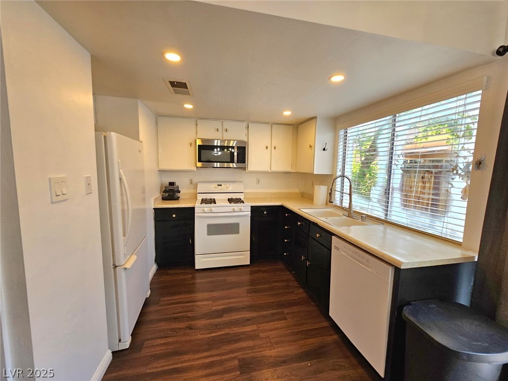1460 Hialeah Drive B Property Photo 6