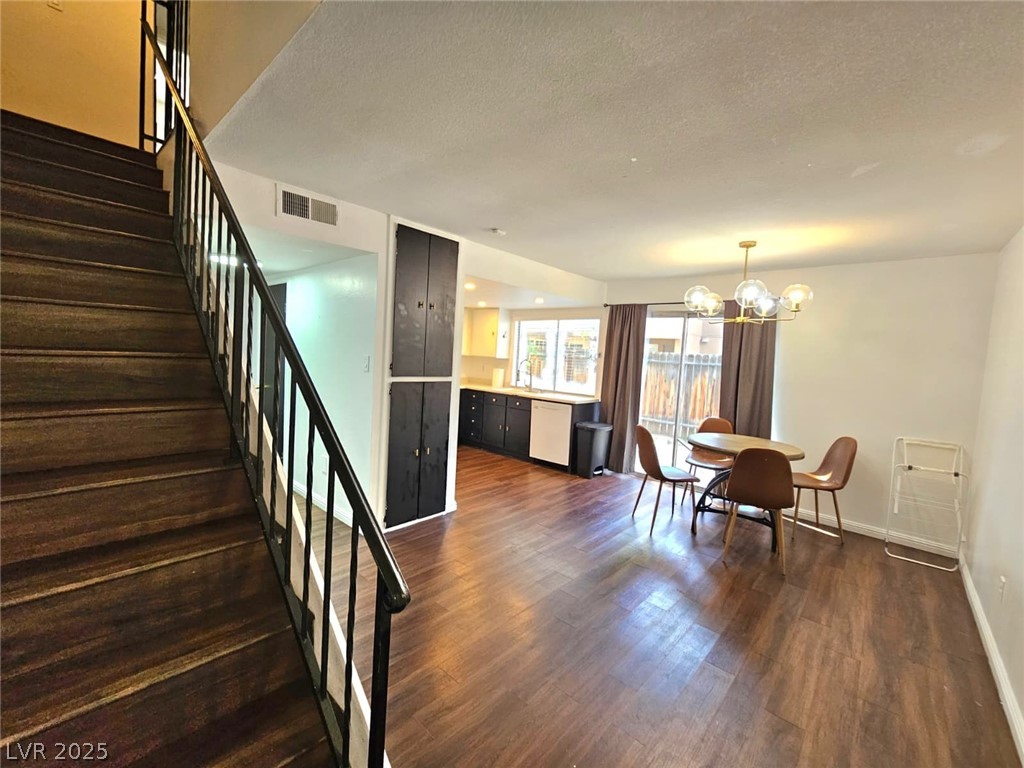 1460 Hialeah Drive B Property Photo 10