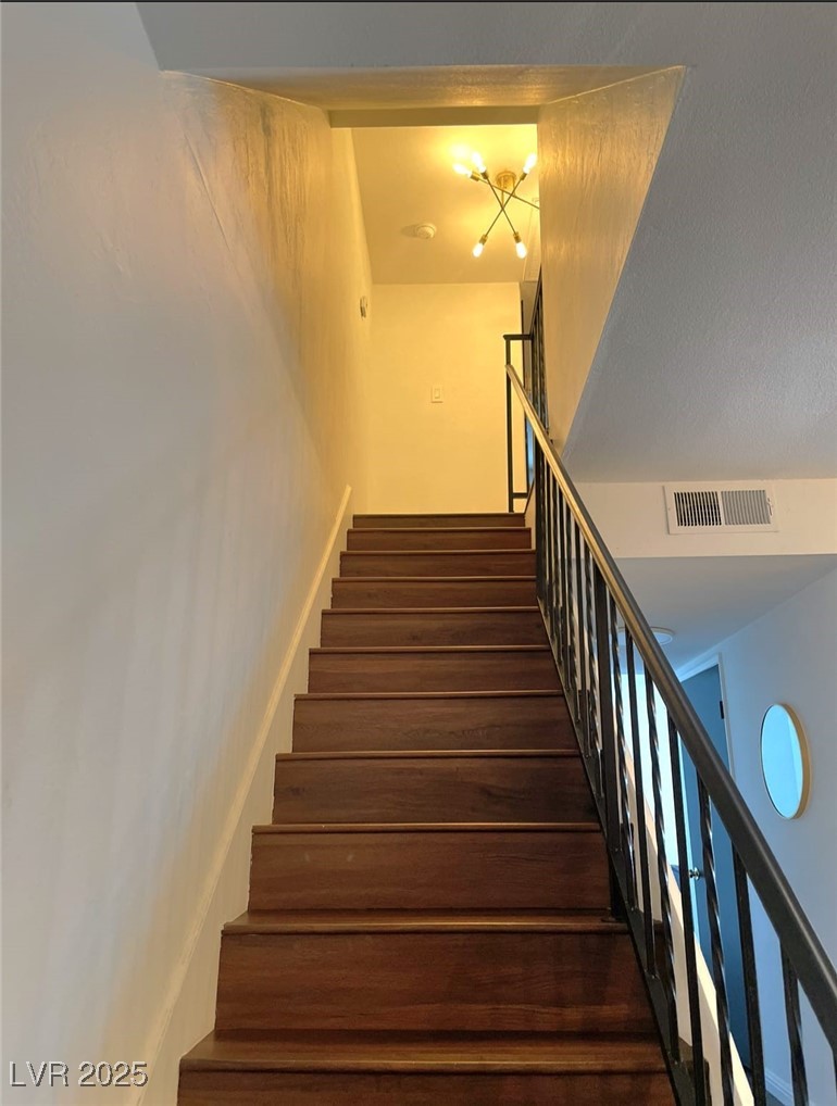 1460 Hialeah Drive B Property Photo 14