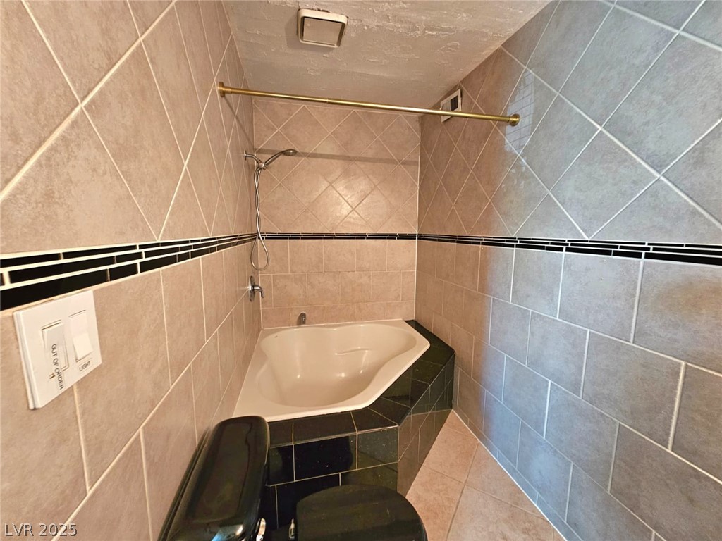 1460 Hialeah Drive B Property Photo 17