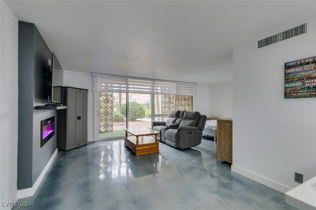 205 East Harmon Avenue 101 Property Photo 3