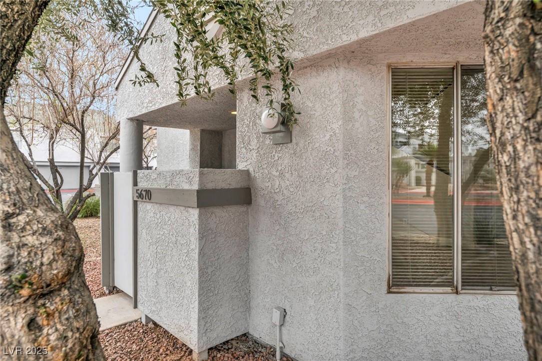 5670 Vineyard Lane Property Photo 8