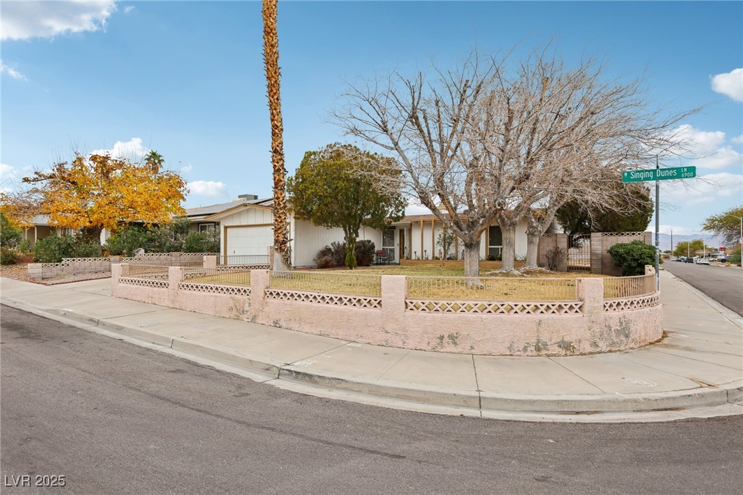 6912 Singing Dunes Lane Property Photo 1