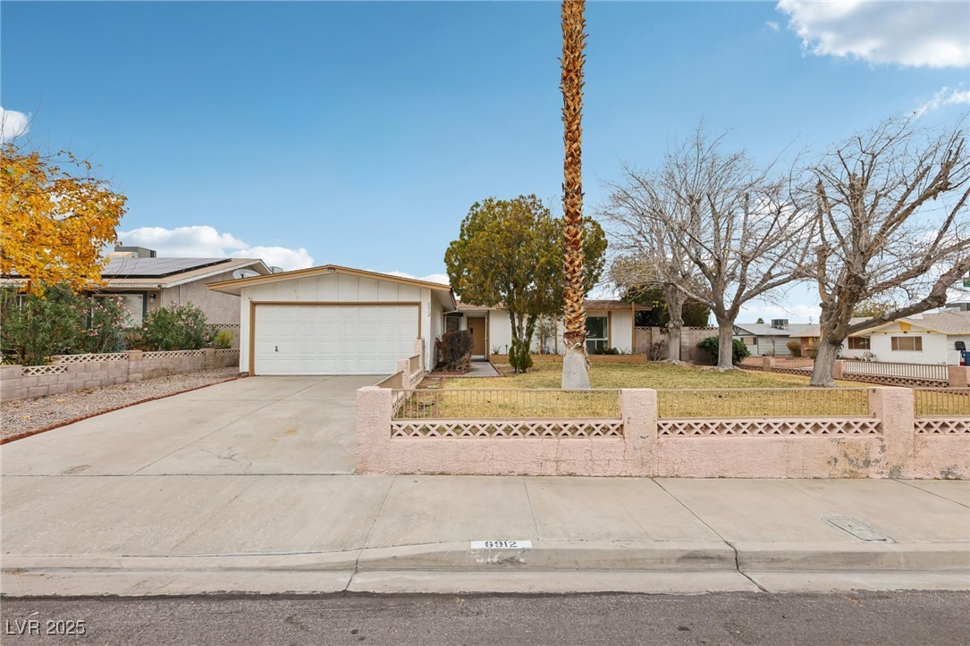 6912 Singing Dunes Lane Property Photo 4