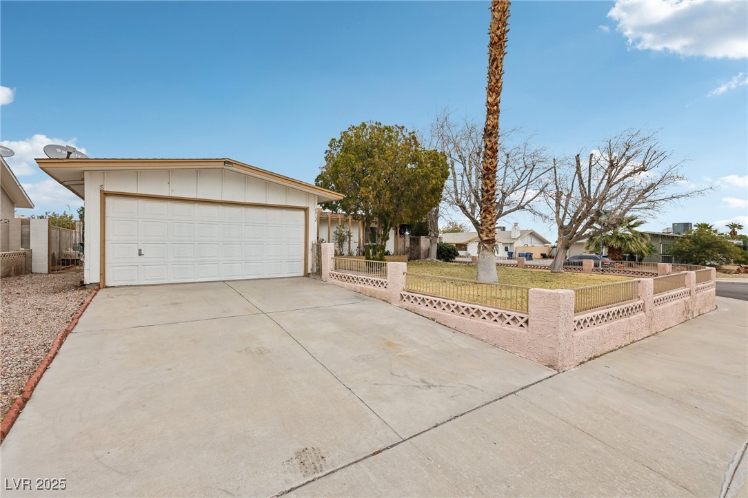 6912 Singing Dunes Lane Property Photo 6