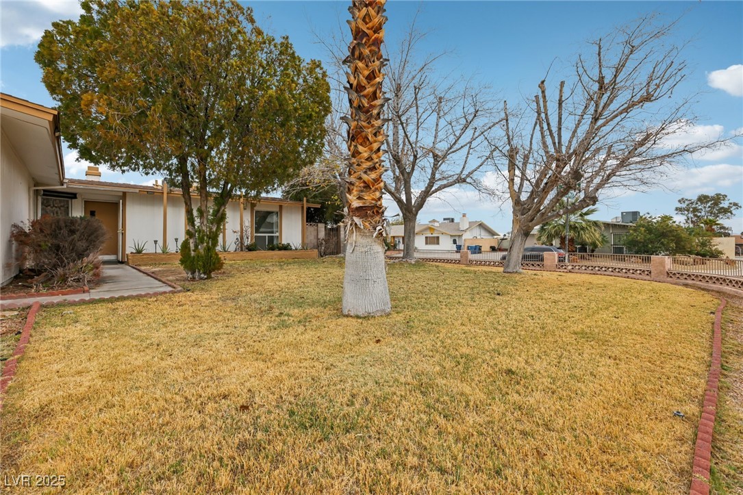 6912 Singing Dunes Lane Property Photo 7
