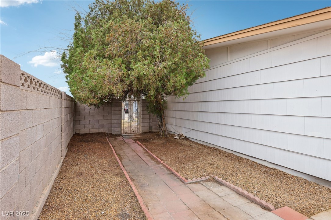 6912 Singing Dunes Lane Property Photo 40