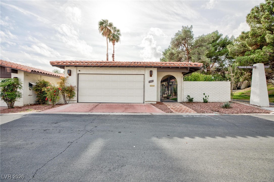 3121 Plaza De Rosa Property Photo 1