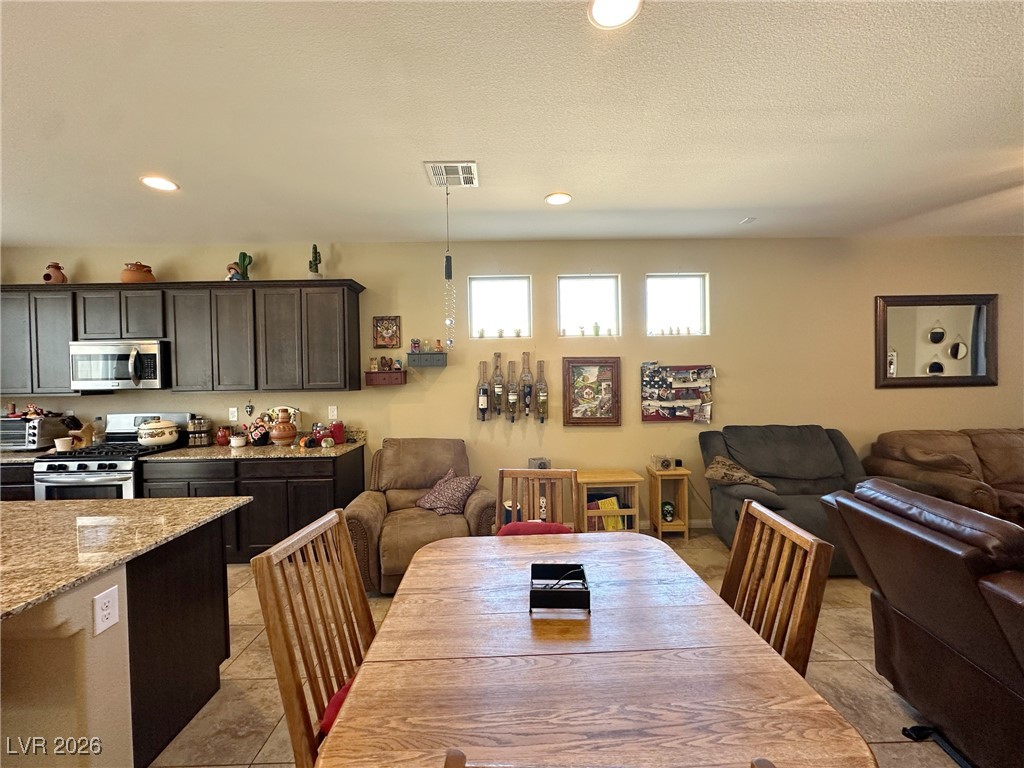 2040 Port Royal Drive Property Photo 15