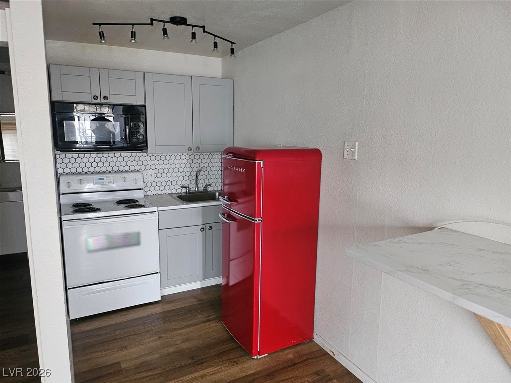 2746321 Property Photo 2