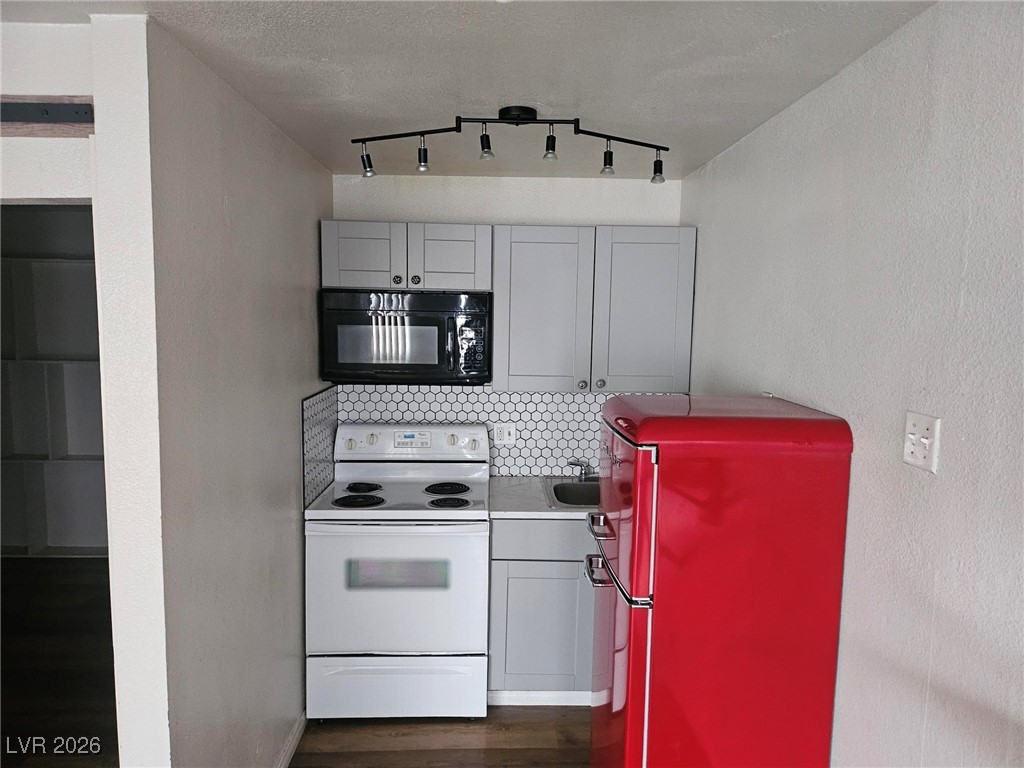 2746321 Property Photo 3