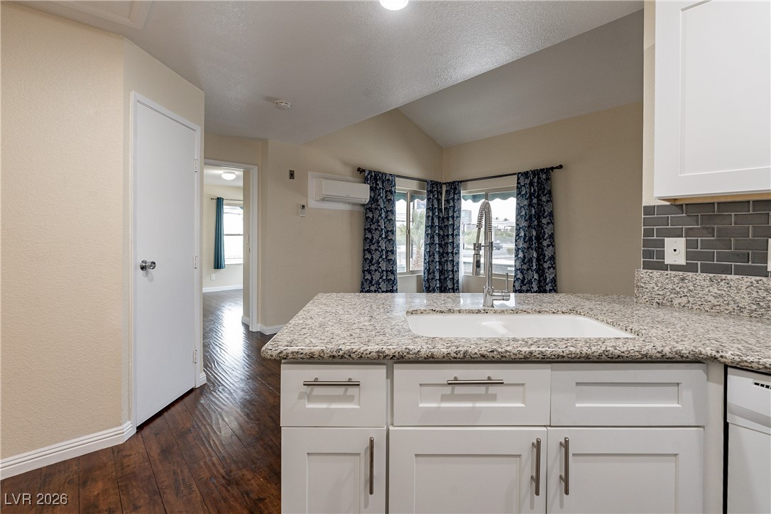 450 Elm Drive 206 Property Photo 8